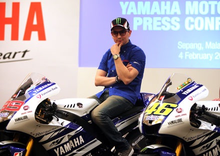 Chiêm ngưỡng chiếc xe đua MotoGP của Yamaha cùng Rossi và Lorenzo tại Sepang - 10 Tìm hiểu chiếc xe đua MotoGP của Yamaha cùng Rossi và Lorenzo tại Sepang
