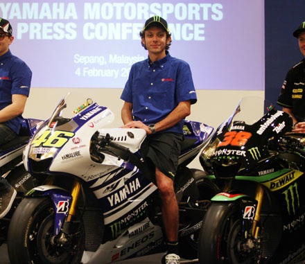 Chiêm ngưỡng chiếc xe đua MotoGP của Yamaha cùng Rossi và Lorenzo tại Sepang - 11 Tìm hiểu chiếc xe đua MotoGP của Yamaha cùng Rossi và Lorenzo tại Sepang