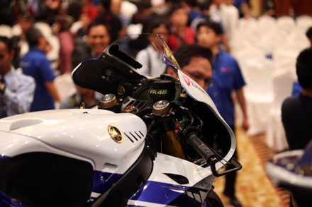 Chiêm ngưỡng chiếc xe đua MotoGP của Yamaha cùng Rossi và Lorenzo tại Sepang - 18 Tìm hiểu chiếc xe đua MotoGP của Yamaha cùng Rossi và Lorenzo tại Sepang