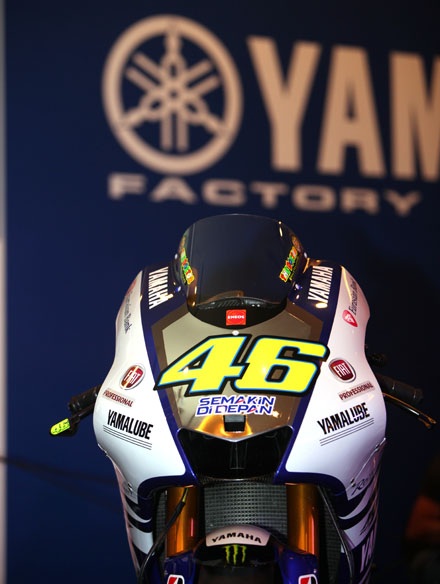 Chiêm ngưỡng chiếc xe đua MotoGP của Yamaha cùng Rossi và Lorenzo tại Sepang - 12 Tìm hiểu chiếc xe đua MotoGP của Yamaha cùng Rossi và Lorenzo tại Sepang