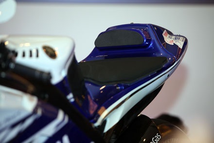 Chiêm ngưỡng chiếc xe đua MotoGP của Yamaha cùng Rossi và Lorenzo tại Sepang - 14 Tìm hiểu chiếc xe đua MotoGP của Yamaha cùng Rossi và Lorenzo tại Sepang