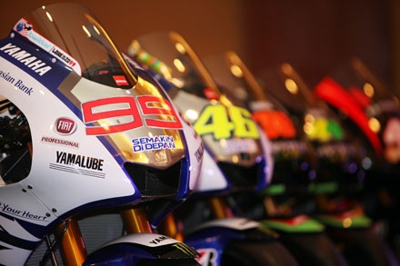 Chiêm ngưỡng chiếc xe đua MotoGP của Yamaha cùng Rossi và Lorenzo tại Sepang - 3 Tìm hiểu chiếc xe đua MotoGP của Yamaha cùng Rossi và Lorenzo tại Sepang
