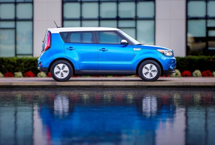 KIA Soul EV 2015: 24 giờ xạc cho quãng đường 161km - 1 KIA Soul EV 2015 chính thức được giới thiệu tại Mỹ