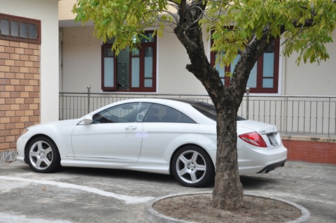 Tạm giữ 16 siêu xe tại cảng Đà Nẵng