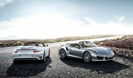Porsche 911 Turbo S mui trần tại Việt Nam có giá 11,7 tỷ đồng - 2 Porsche 911 Turbo S sẽ được phân phối chính thức tại Việt Nam