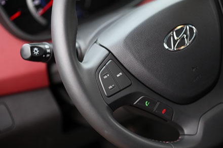 Hyundai Grand i10 – Nhỏ nhưng được việc... - 9 Hyundai Grand i10 – Nhỏ nhưng hữu dụng