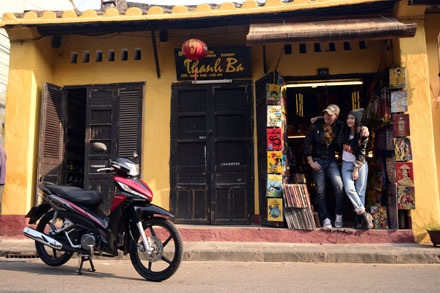 Theo bạn, ôtô nhập khẩu từ ASEAN sẽ giảm giá trong năm 2014 khi thuế nhập khẩu giảm còn 50%?