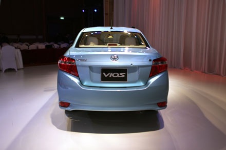 Vios mới chính thức ra mắt tại Việt Nam - 8 Không có nhiều sự khác biệt giữa động cơ 1.5L (trên) và 1.3L (dưới)