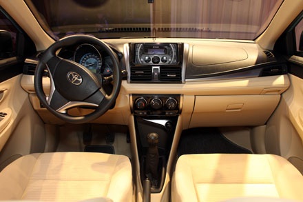 Vios mới chính thức ra mắt tại Việt Nam - 10 Không có nhiều sự khác biệt giữa động cơ 1.5L (trên) và 1.3L (dưới)