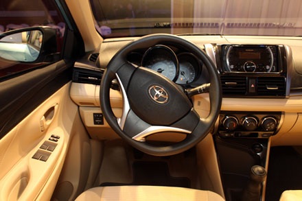 Vios mới chính thức ra mắt tại Việt Nam - 11 Không có nhiều sự khác biệt giữa động cơ 1.5L (trên) và 1.3L (dưới)