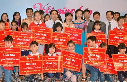 Honda Việt Nam tổ chức giao lưu “An toàn giao thông cho nụ cười trẻ thơ”