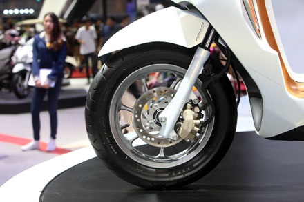 Honda ES 01 - Sự ngạc nhiên từ Thái Lan - 8 Bộ phanh kết hợp combi brake với phanh đĩa trước và phanh tang trống phía sau