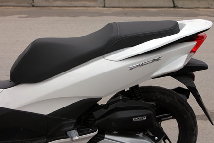 Honda PCX – Tận hưởng niềm vui trên những cung đường - 3 Honda PCX - Bộ ghế bành cho những cung đường dài