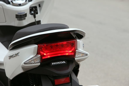 Honda PCX – Tận hưởng niềm vui trên những cung đường - 12 Honda PCX - Bộ ghế bành cho những cung đường dài