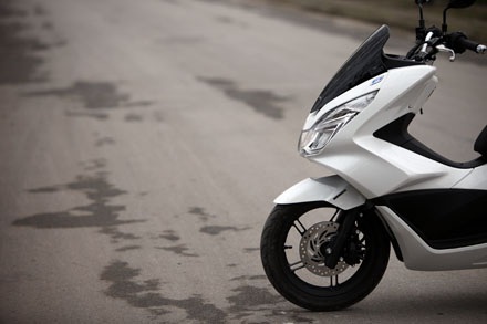 Honda PCX – Tận hưởng niềm vui trên những cung đường - 2 Honda PCX - Bộ ghế bành cho những cung đường dài