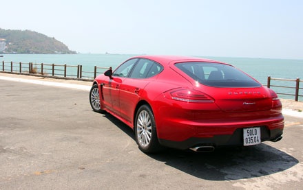 Porsche công bố gói phụ kiện cho Panamera tại Việt Nam - 12 Porsche công bố gói phụ kiện cho Panamera tại Việt Nam