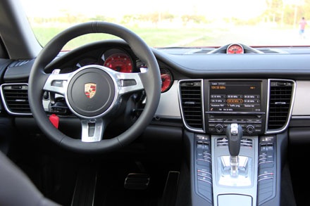 Porsche công bố gói phụ kiện cho Panamera tại Việt Nam - 15 Porsche công bố gói phụ kiện cho Panamera tại Việt Nam
