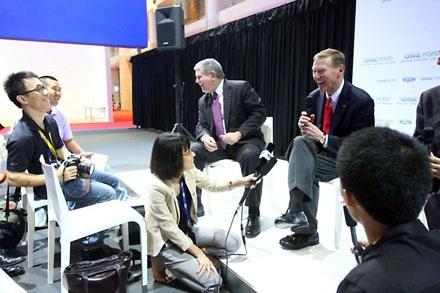 Alan Mulally: Sẽ vẫn là One Ford - 2 Alan Mulally trong cuộc gặp mặt với các phóng viên Việt Nam