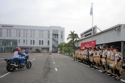 Honda phối hợp đào tạo kỹ năng với Cảnh sát Giao thông - 2 Honda phối hợp đào tạo kỹ năng với Cảnh sát Giao thông