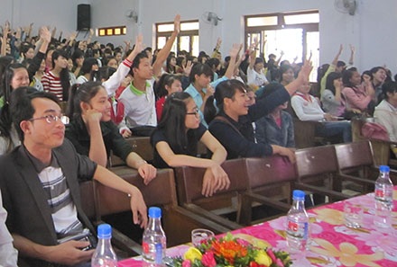 Ông Hồ Mạnh Tuấn – Phó Tổng Giám đốc Thứ Nhất Honda Việt Nam (ngoài cùng 