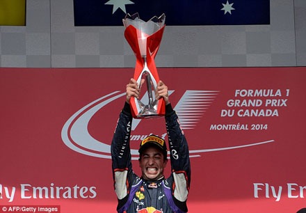 Mercedes đã tìm được đối thủ - 1 Daniel Ricciardo