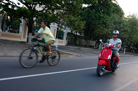 Vespa Sprint - Xe của dân phố? - 8 ... kể cả cách bố trí phím chức năng hai bên tay lái