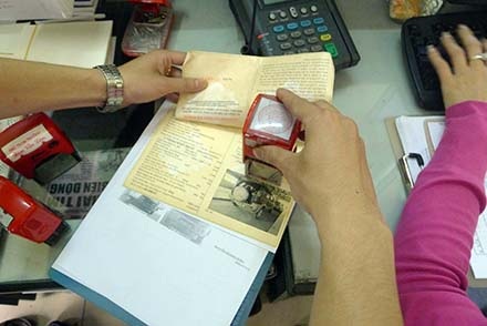 Ảnh được ɩn đen trắng vào giấy chứng nhận đăng kiểm