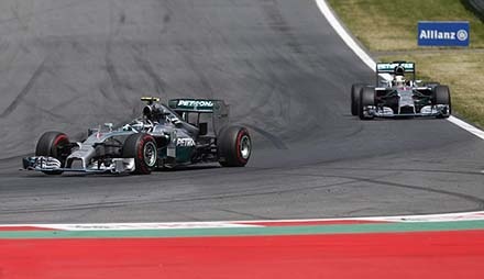 Mercedes nối lại mạch chiến thắng