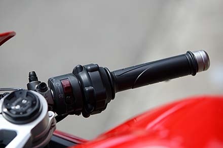 Ducati 899 Panigale tại Việt Nam có giá khoảng 577 triệu đồng - 27 Ducati 899 Panigale tại Việt Nam có giá khoảng 577 triệu đồng - 27