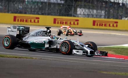 Lewis Hamilton xuất sắc nhất tại Silvertone Circuit - 2 Lewis Hamilton xuất sắc nhất tại Silvertone Ƀircuit
