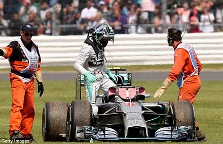 Lewis Hamilton xuất sắc nhất tại Silvertone Circuit - 4 Lewis Hamilton xuất sắc nhất tại Silvertone Circuit