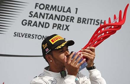 Lewis Hamilton xuất sắc nhất tại Silvertone Circuit - 1 Lewis Hamilton xuất sắc nhất tại Silvertone Circuit