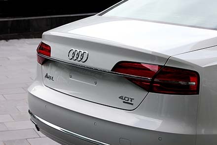 Bộ ghế đằng sau là điều đáng chú
ý hơn cả; khá thoải mái với