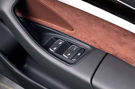 Bộ ghế đằng sau là điều đáng chú
ý hơn cả; khá thoải mái với