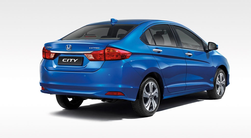 Honda City 2014 sẽ sớm có mặt tại Việt Nam - 5 Honda City thế hệ thứ 3 (trái) và mẫu xe mới