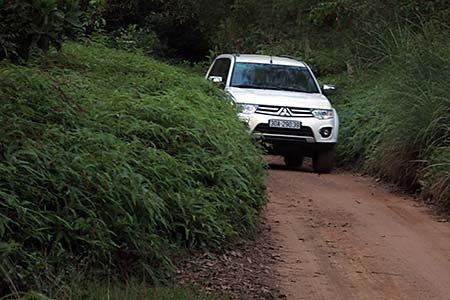 Mitsubishi Pajero Sport động cơ xăng 4x4 có đáng quan tâm? - 13 Mitsubishi Pajero Sport động cơ xăng 4x4 có đáng quan tâm?