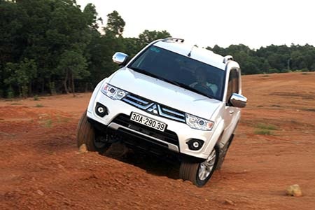 Mitsubishi Pajero Sport động cơ xăng 4x4 có đáng quan tâm? - 1 Mitsubishi Pajero Sport động cơ xăng 4x4 có đáng quan tâm?