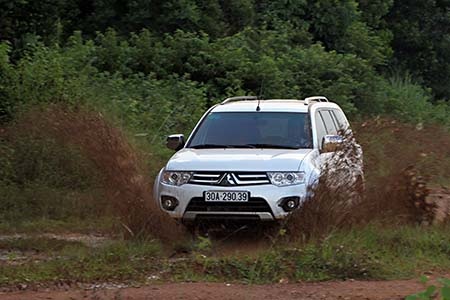 Mitsubishi Pajero Sport động cơ xăng 4x4 có đáng quan tâm? - 7 Mitsubishi Pajero Sport động cơ ɸăng 4x4 có đáng quan tâm?
