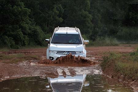 Mitsubishi Pajero Sport động cơ xăng 4x4 có đáng quan tâm? - 8 Mitsubishi Pajero Sport động cơ xăng 4x4 có đáng quan tâm?