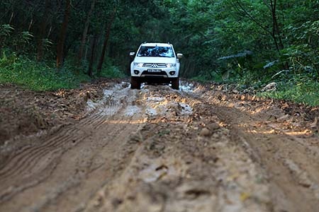 Mitsubishi Pajero Sport động cơ xăng 4x4 có đáng quan tâm? - 10 Mitsubishi Pajero Sport động cơ xăng 4x4 có đáng quan tâm?