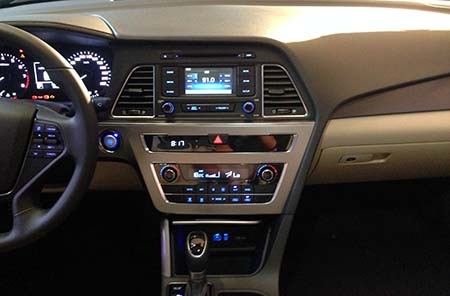 Hyundai Sonata 2015 có giá 1,06 tỷ đồng - 8 Thiết kế đèn chiếu sáng ban ngày của Hyundai Sonata 2015