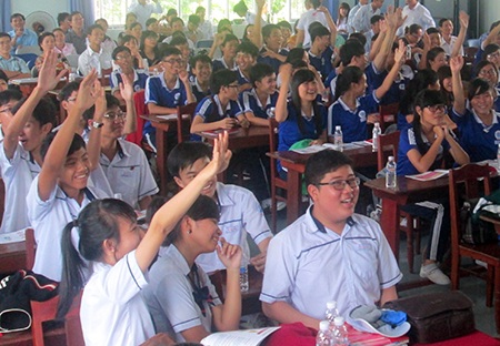 Khởi động chương trình ”An toàn giao thông cho nụ cười ngày mai” - 1 Khởi động chương trình ”An toàn giao thông cho nụ cười ngày mai”