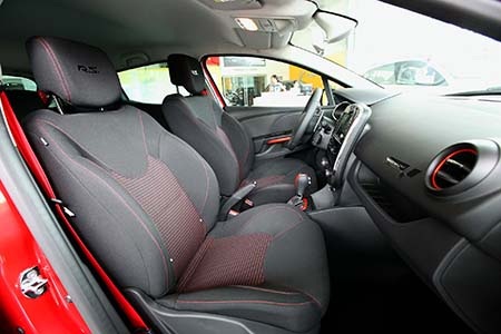 Renault Clio RS âm thầm có mặt tại Việt Nam - 4 Renault Clio RS âm thầm có mặt tại Việt Nam