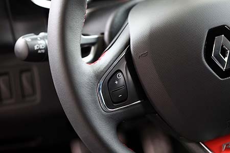 Renault Clio RS âm thầm có mặt tại Việt Nam - 8 Renault Clio RS âm thầm có mặt tại Việt Nam