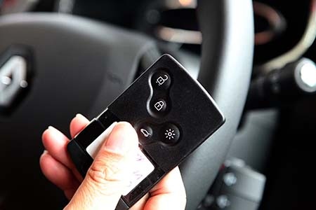 Renault Clio RS âm thầm có mặt tại Việt Nam - 28 Renault Clio RS âm thầm có mặt tại Việt Nam - 28