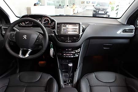 Peugeot 208 - Sự “khác biệt” tại Việt Nam - 21 Việt Hưng - Minh Thanh