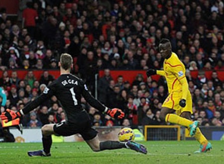 MU: Có một De Gea “lớn nhanh như thổi” - 1 Pha cản phá bóng bằng chân của De Gea trong pha dứt điểm của
Balotelli