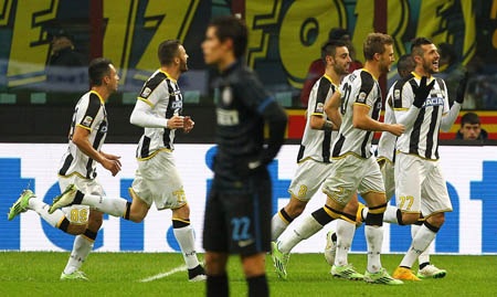 Inter, AC Milan rủ nhau thất bại ê chề - 2 Inter thất
bại đau đớn trên sân nhà trước Udinese