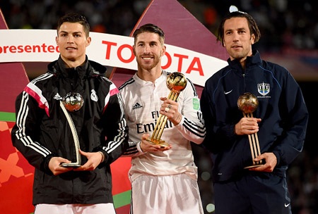 Vượt C.Ronaldo, Ramos xuất sắc nhất cúp thế giới các CLB - 1 Sergio Ramos nhận Quả bóng vàng giải cúp thế giới các CLB