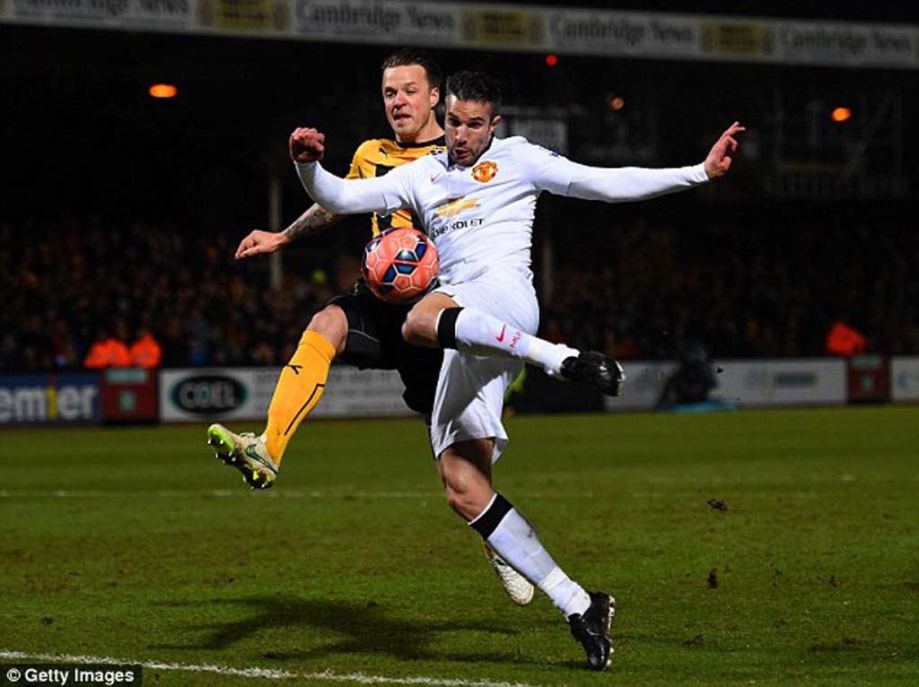 Van Persie thừa nhận khả năng rời MU - 1 Van Persie thừa nhận nguy cơ rời khỏi MU